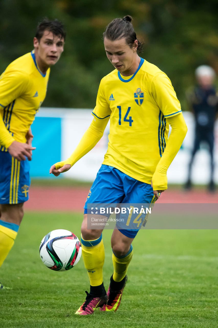 Sveriges Alex Timossi Andersson  i fotbollsmatchen mellan Sverige och Norge P15 den 20 september 2016 i Leksand.