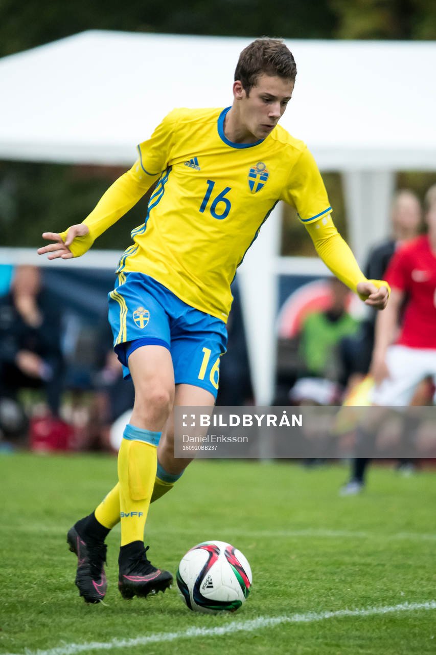Sveriges Gabriel Wallentin i fotbollsmatchen mellan Sverige