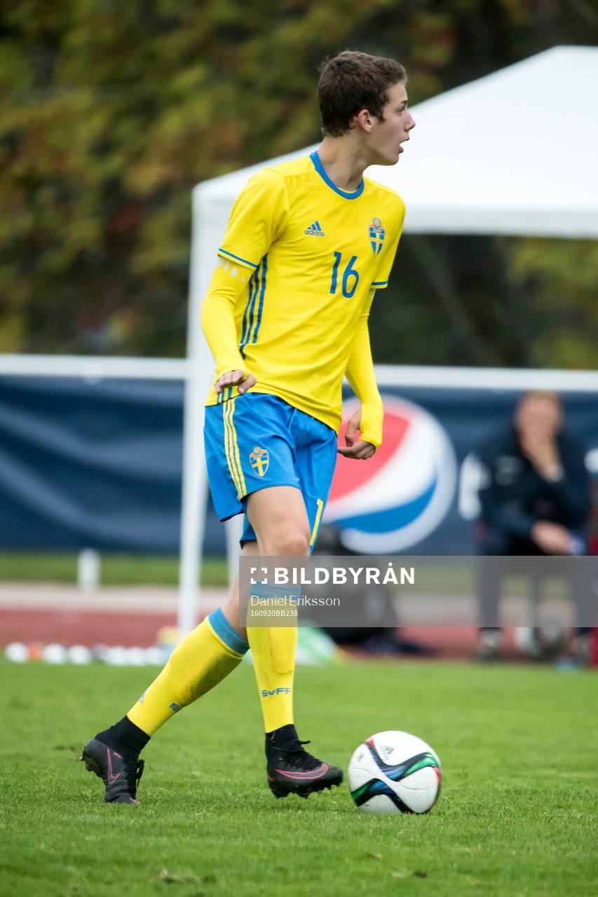 Sveriges Gabriel Wallentin i fotbollsmatchen mellan Sverige