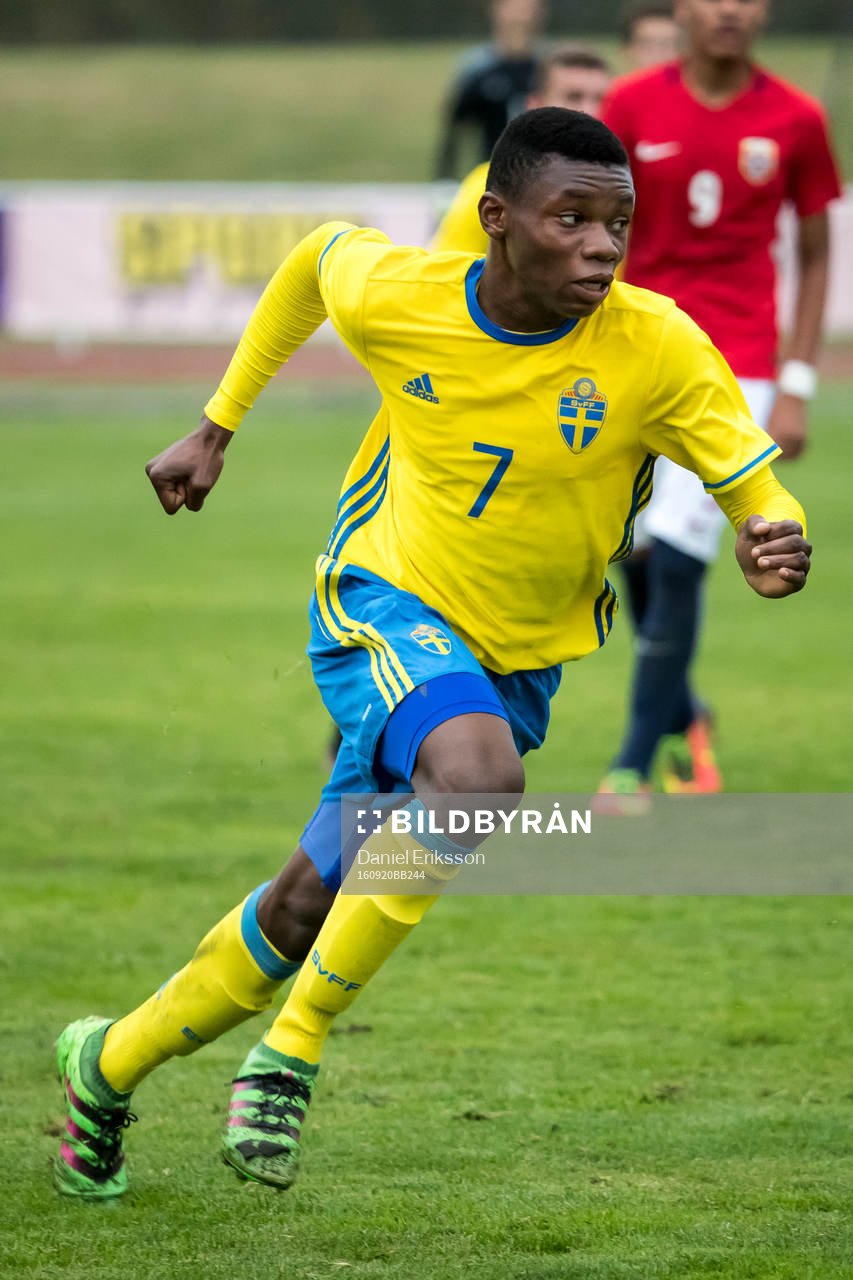 Sveriges Sylvin Mulumba Kayembe Ilolo i fotbollsmatchen