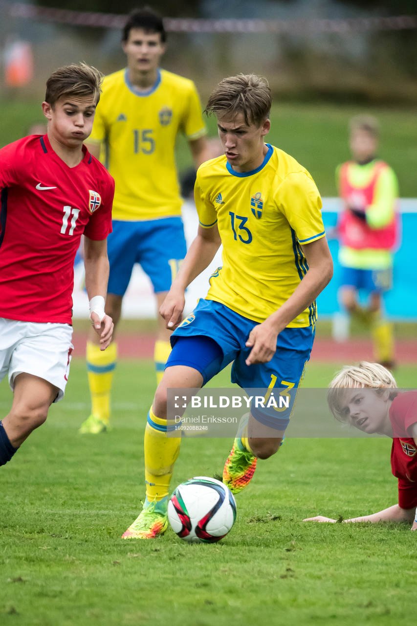 Sveriges Fredrik Hammar i fotbollsmatchen mellan Sverige och Norge P15 den 20 september 2016 i Leksand.