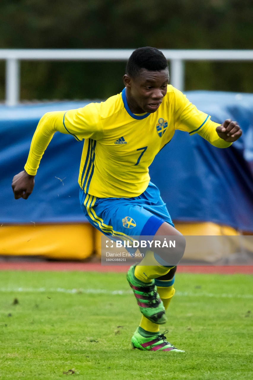 Sveriges Sylvin Mulumba Kayembe Ilolo i fotbollsmatchen
