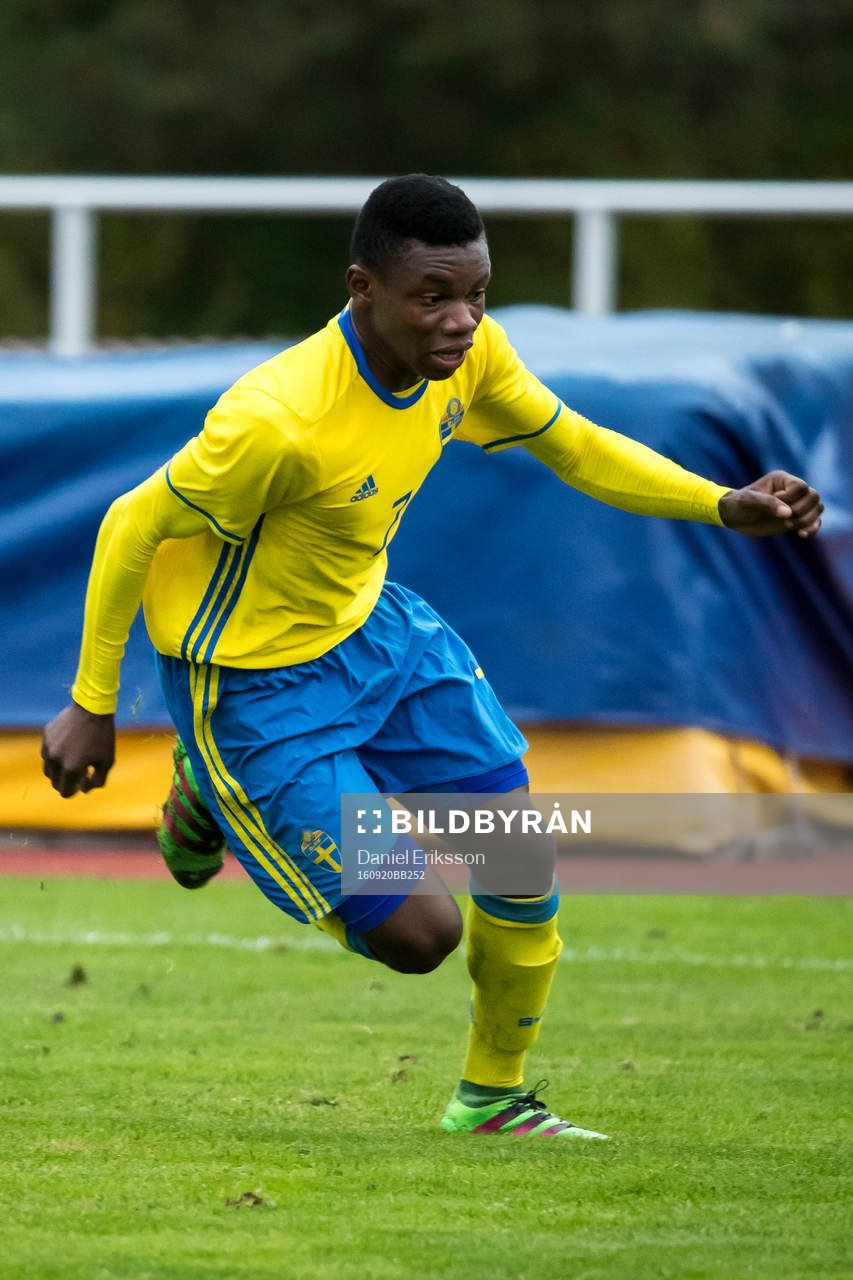 Sveriges Sylvin Mulumba Kayembe Ilolo i fotbollsmatchen