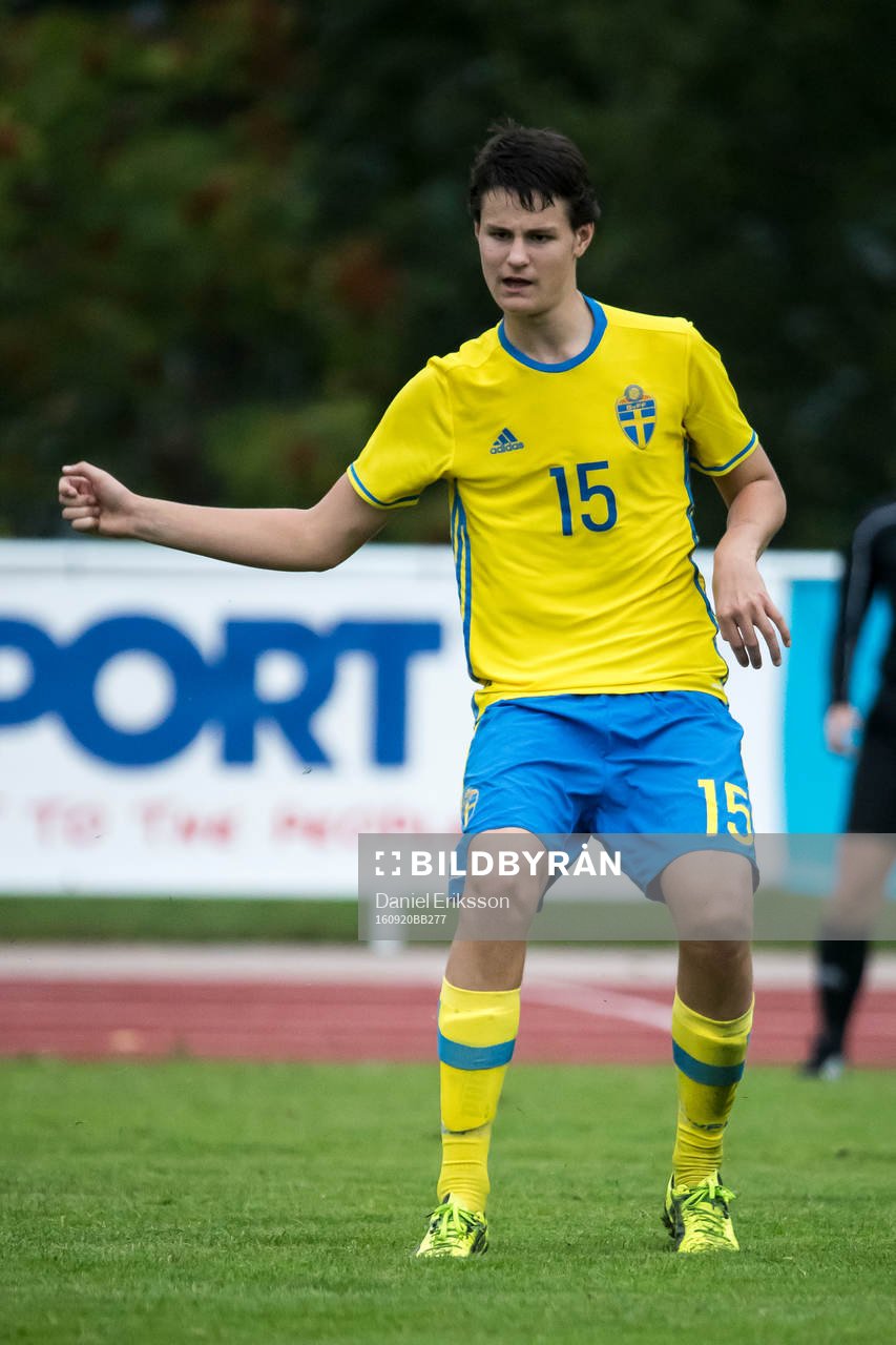 Sveriges Helmer Andersson i fotbollsmatchen mellan Sverige och Norge P15 den 20 september 2016 i Leksand.
