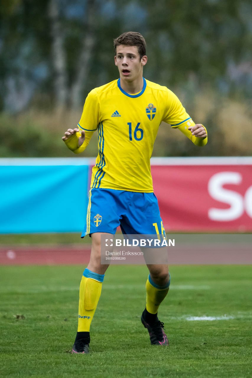 Sveriges Gabriel Wallentin i fotbollsmatchen mellan Sverige