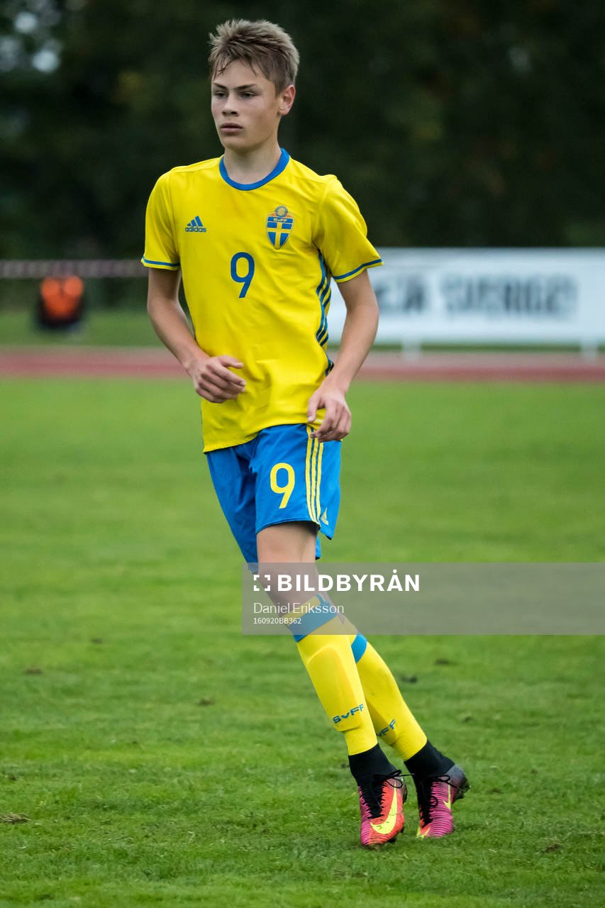 Sveriges Isac Harrysson i fotbollsmatchen mellan Sverige