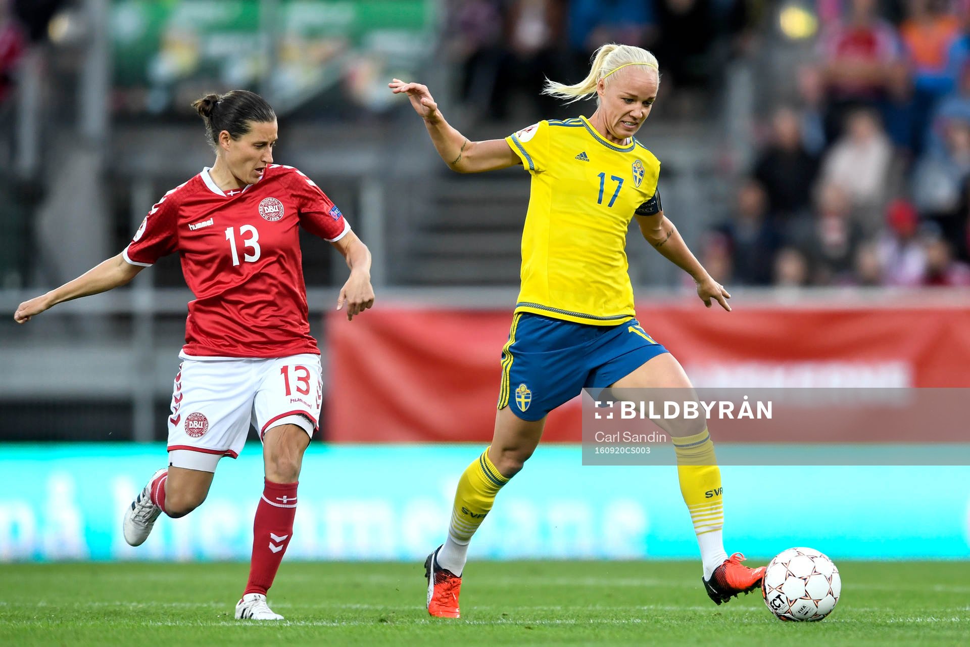 Danmarks Johanna Rasmussen och Sveriges Caroline Seger