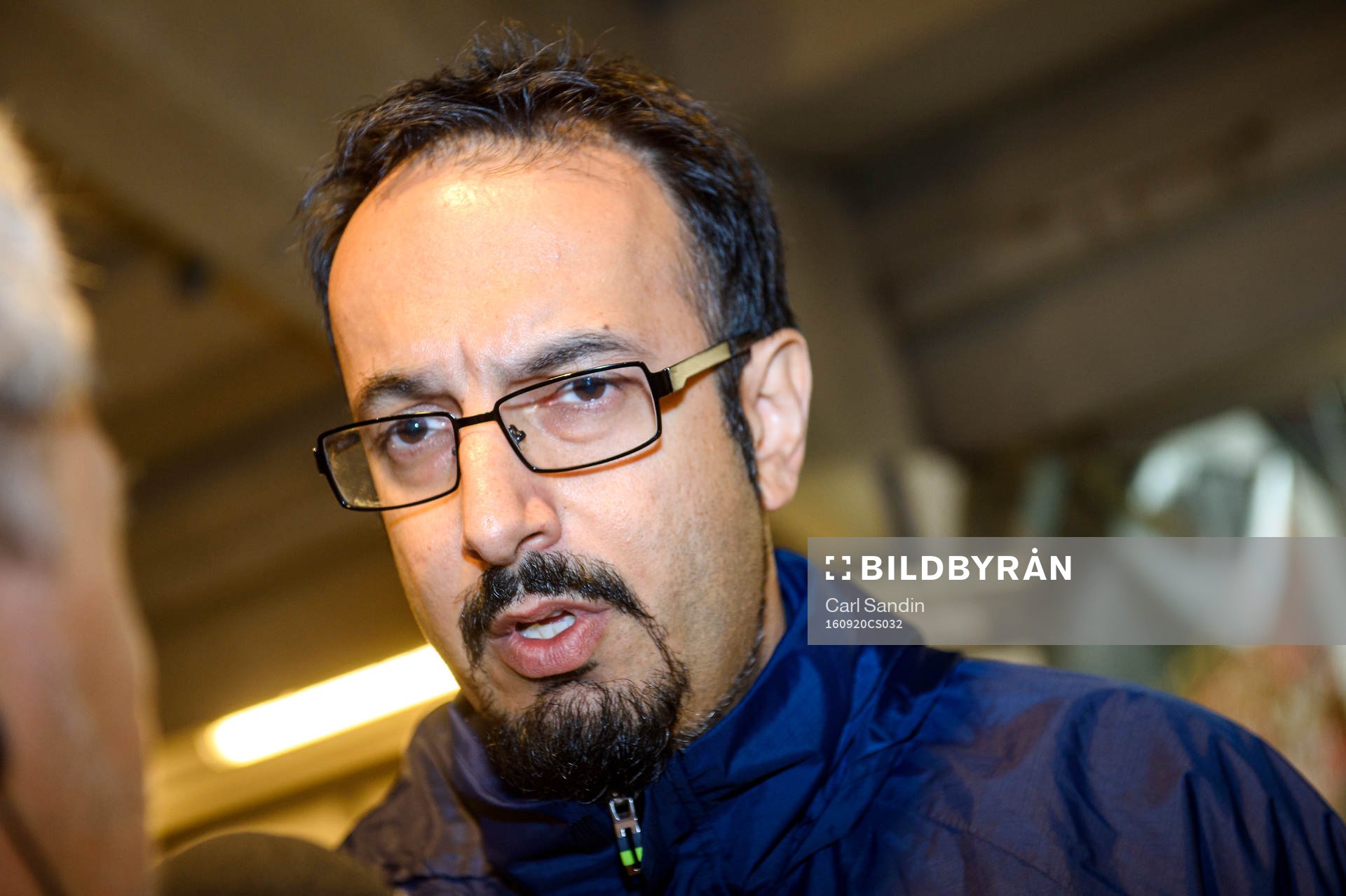 Sveriges läkare Houman Ebrahimi blir intervjuad