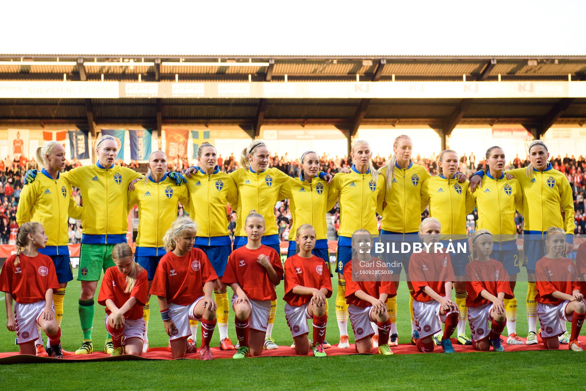 Sveriges Caroline Seger, målvakt Hedvig Lindahl, Jonna