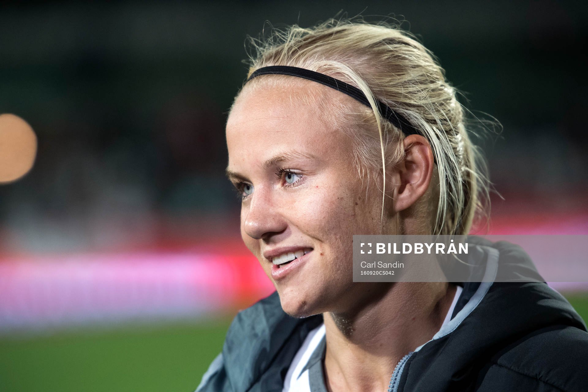 Danmarks Pernille Harder blir intervjuad efter fotbollsmatchen i kvalet till EM mellan Danmark och Sverige den 20 september 2016 i Viborg.