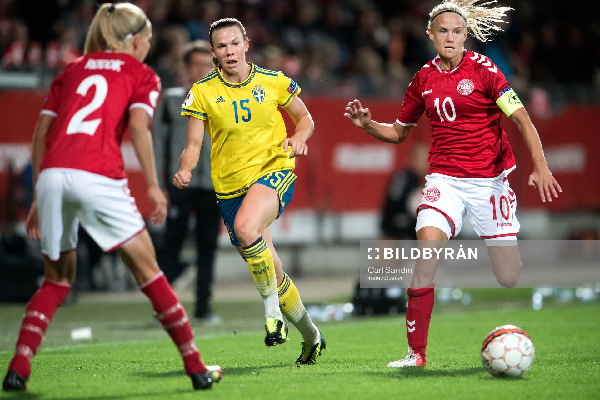 Sveriges Jessica Samuelsson och Danmarks Pernille Harder