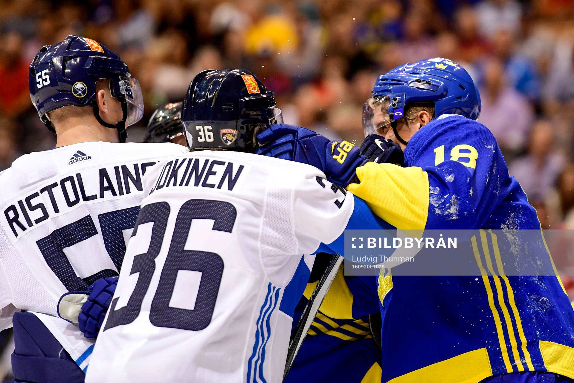 Finlands Jussi Jokinen och Sveriges Jakob Silfverberg i ett