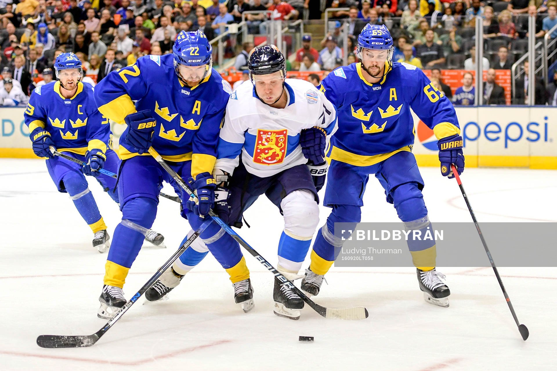 Sveriges Daniel Sedin, Finlands Leo Komarov och Sveriges