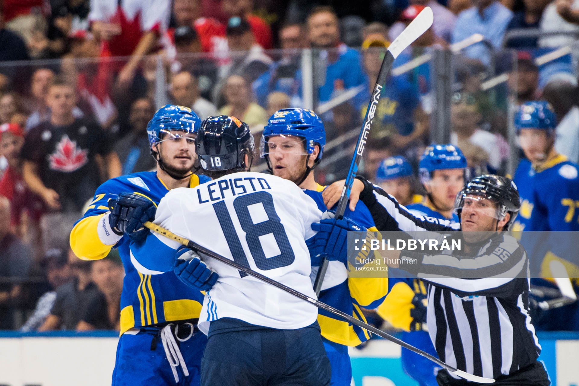 Sveriges Oliver Ekman Larsson och Gabriel Landeskog i