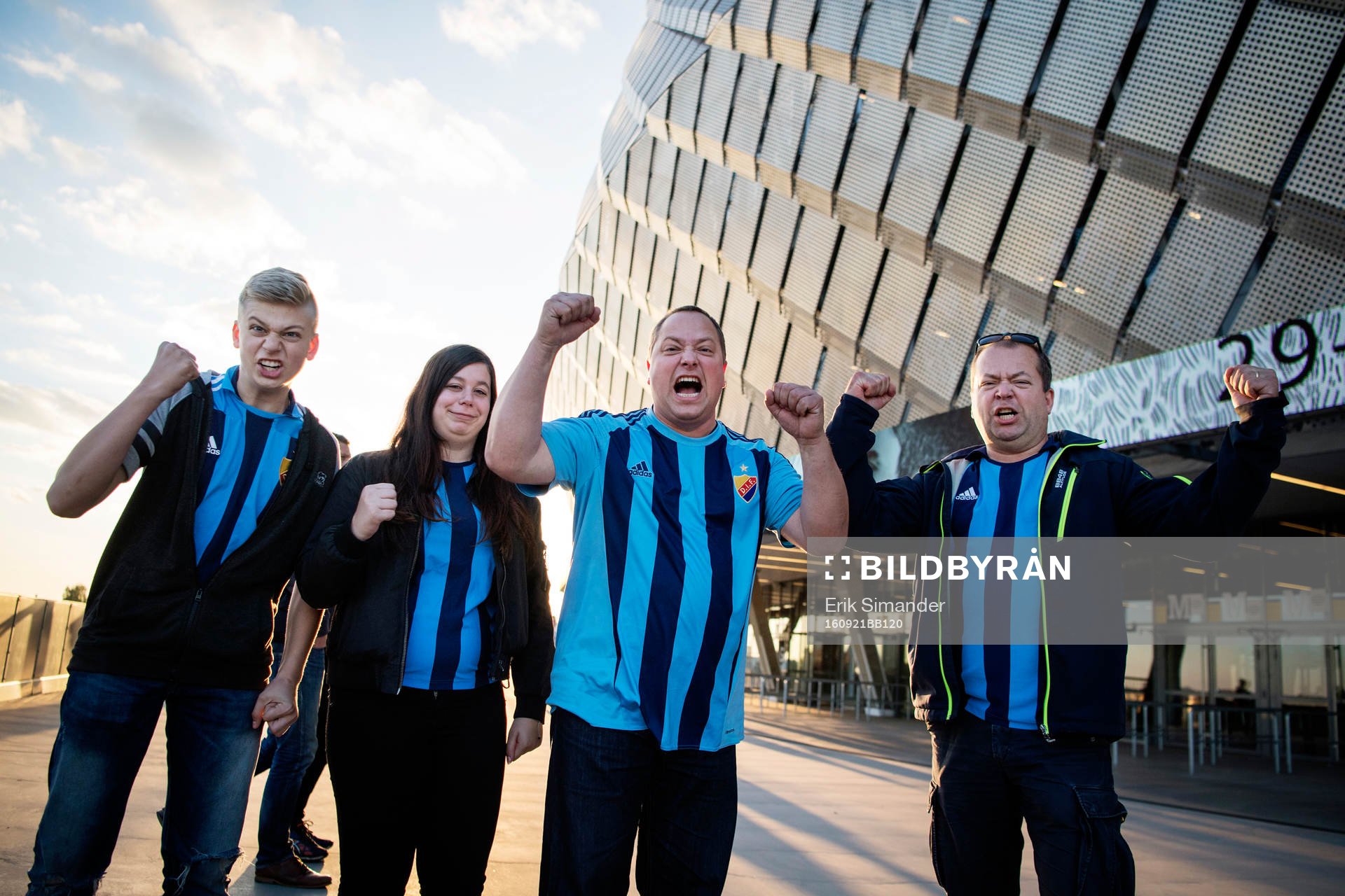 Djurgårdsfans utanför arenan