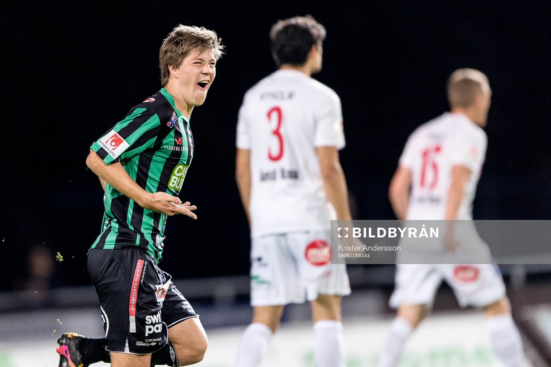Varbergs Joel Palmquist jublar efter att ha gjort 1-0 under fotbollsmatchen i Superettan mellan Varberg och Dalkurd den 21 september 2016 i Varberg.