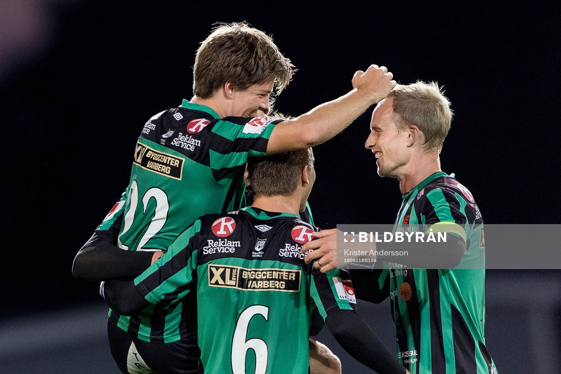 Varbergs Joel Palmquist (v) jublar