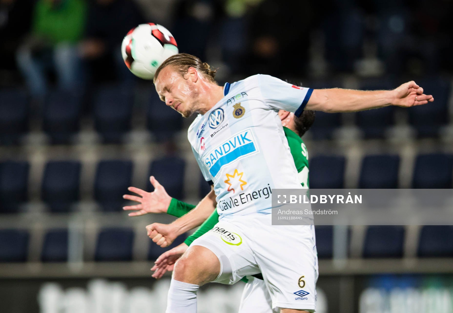 Gefles Jesper Florén i en nickduell med Jönköpings Daryl