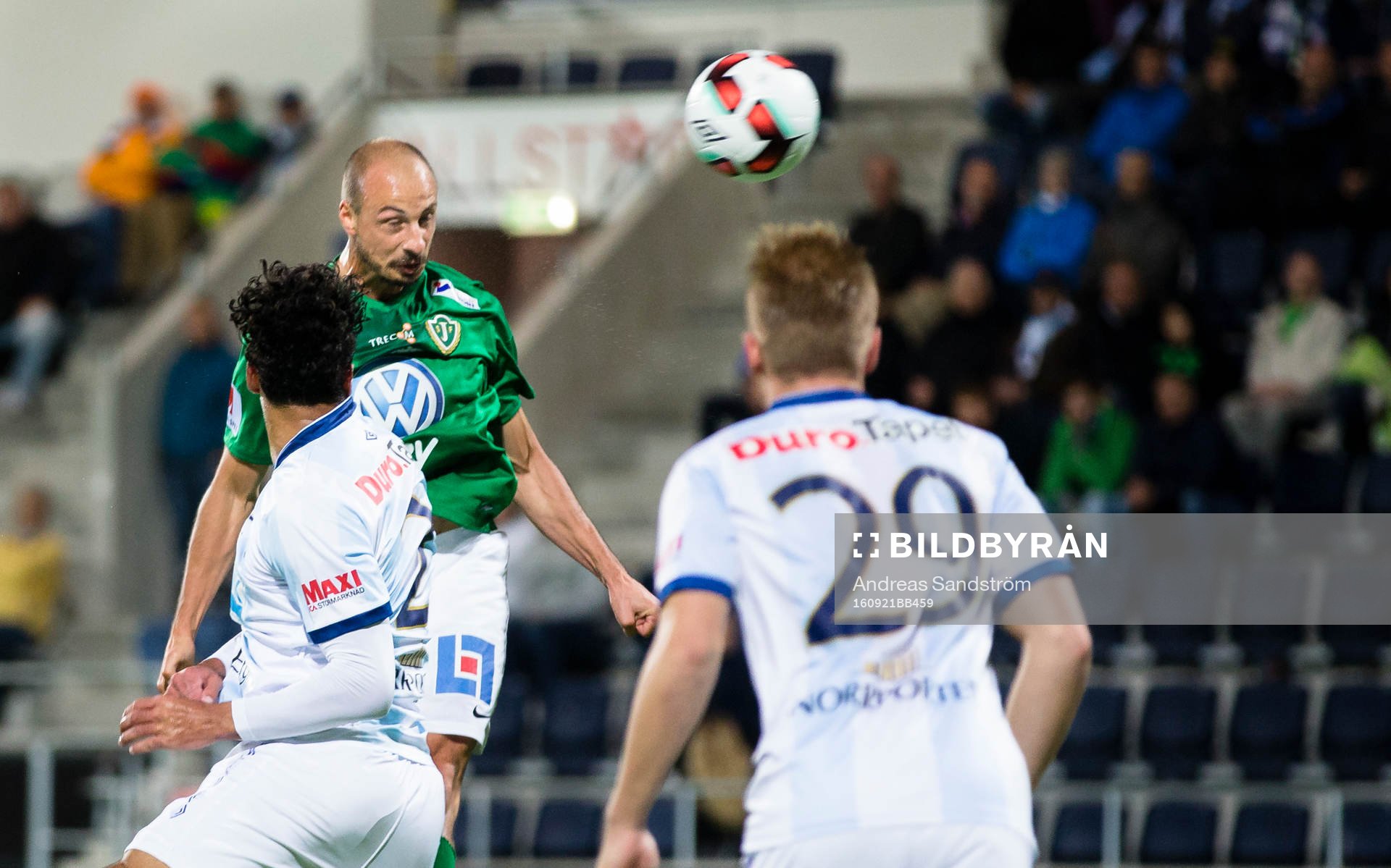 Jönköpings Pär Eriksson gör 0-1 på nick