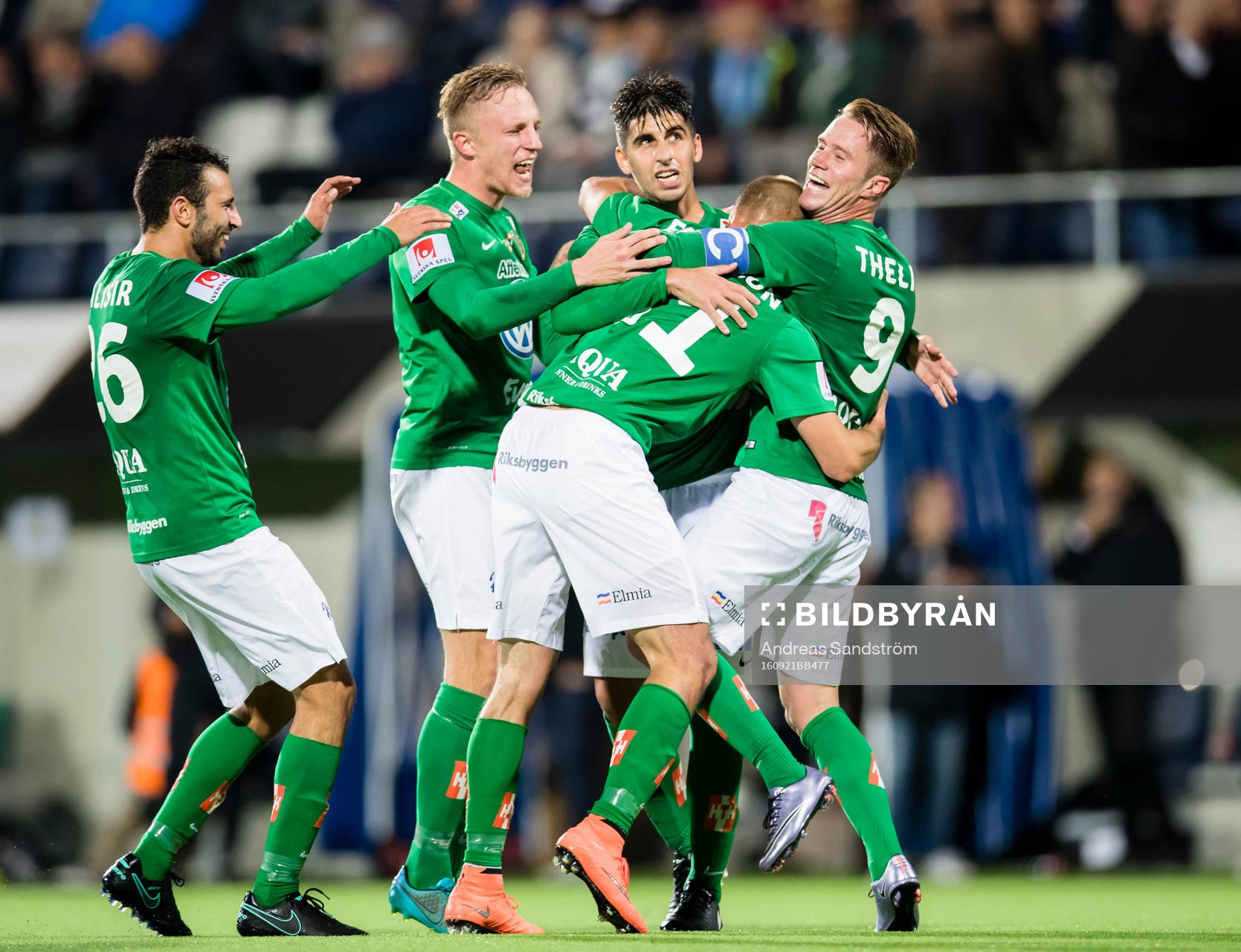 Jönköpings Pär Eriksson (m) gör 0-1 och gratuleras av