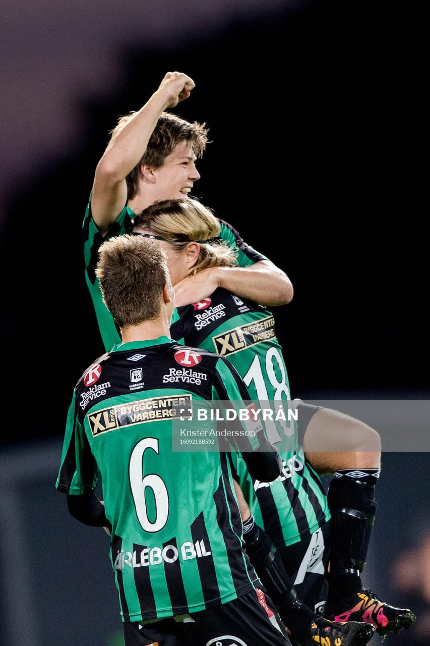 Varbergs Joel Palmquist jublar efter 1-0 under fotbollsmatchen i Superettan mellan Varberg och Dalkurd den 21 september 2016 i Varberg.