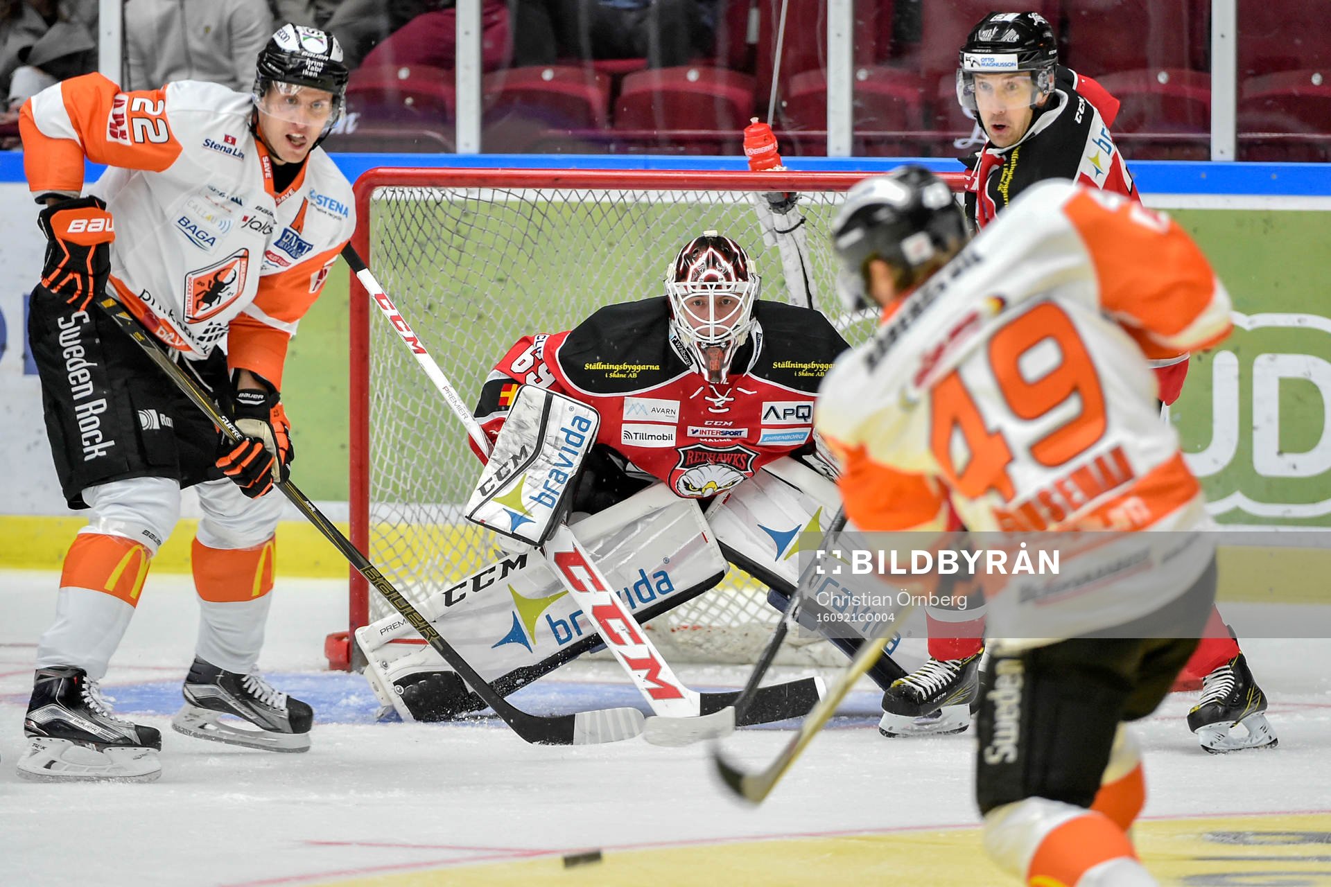 Karlskronas Filip Cruseman och Malmö Redhawks målvakt