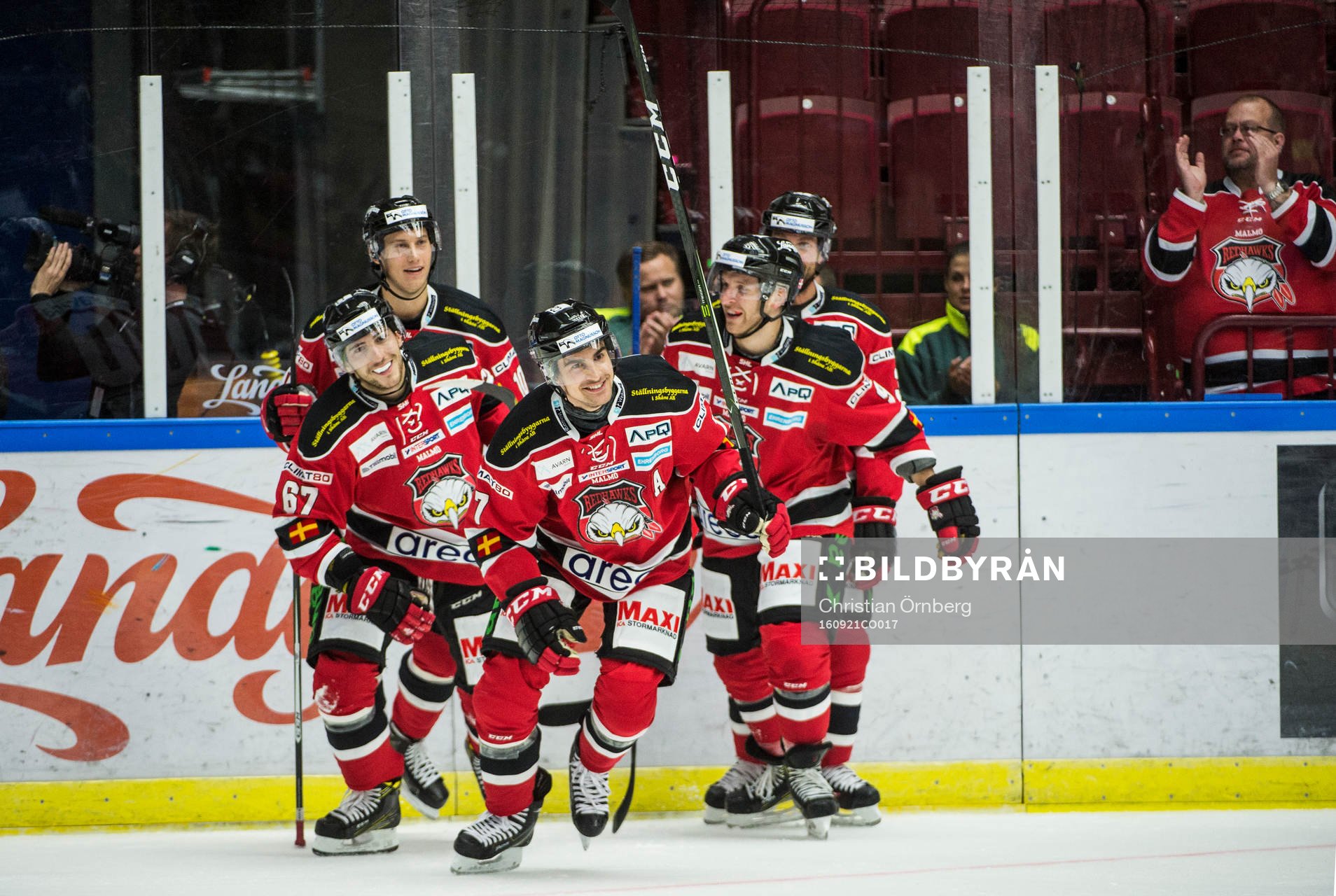 Malmö Redhawks Konstantin Komarek jublar