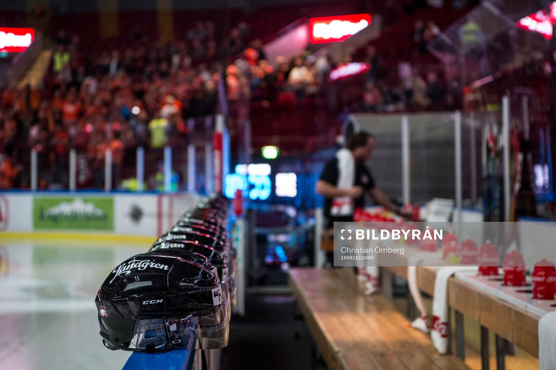 Malmö Redhawks bås med hjälmarna uppradade innan