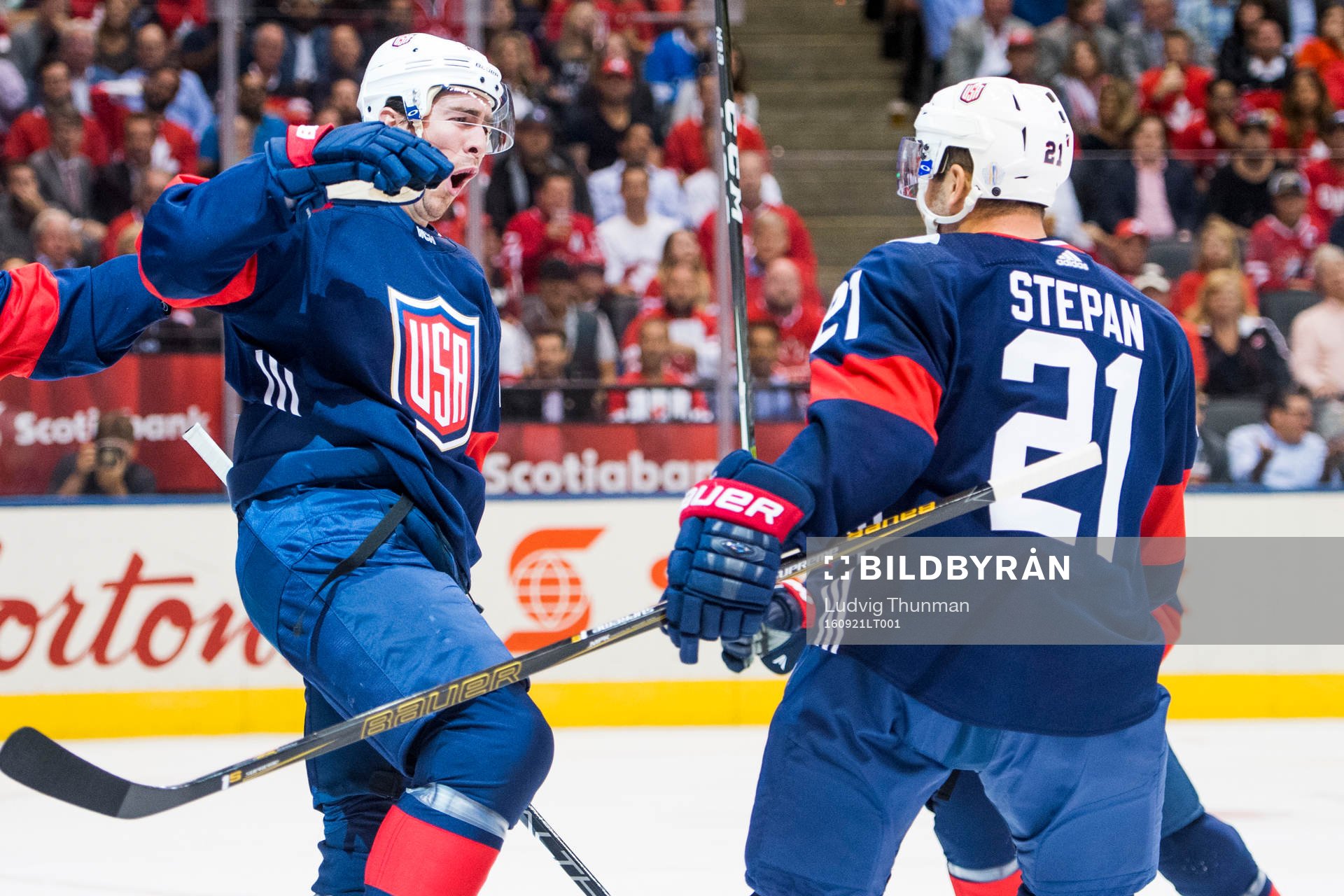 s Ryan McDonagh jublar med Derek Stepan