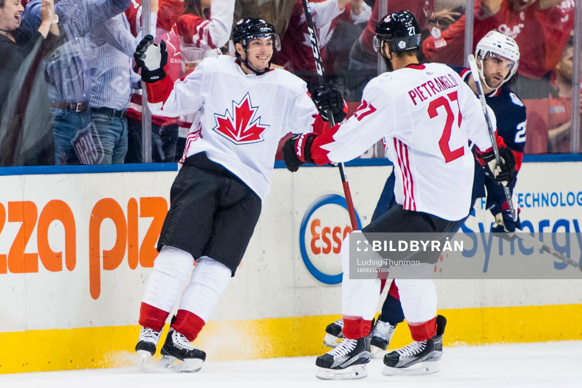 Kanadas Matt Duchene jublar med Alex Pietrangelo