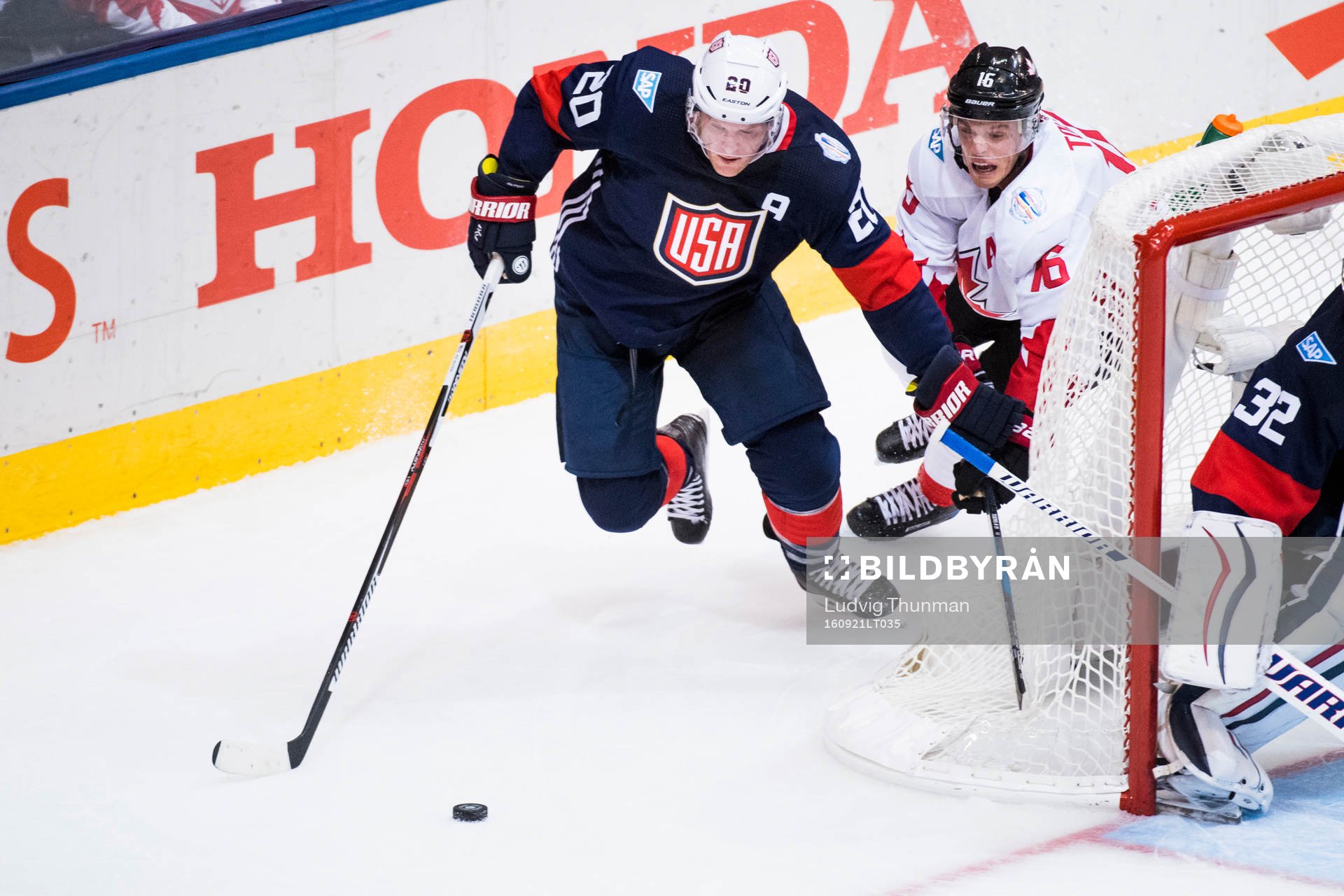 s Ryan Suter och Kanadas Jonathan Toews