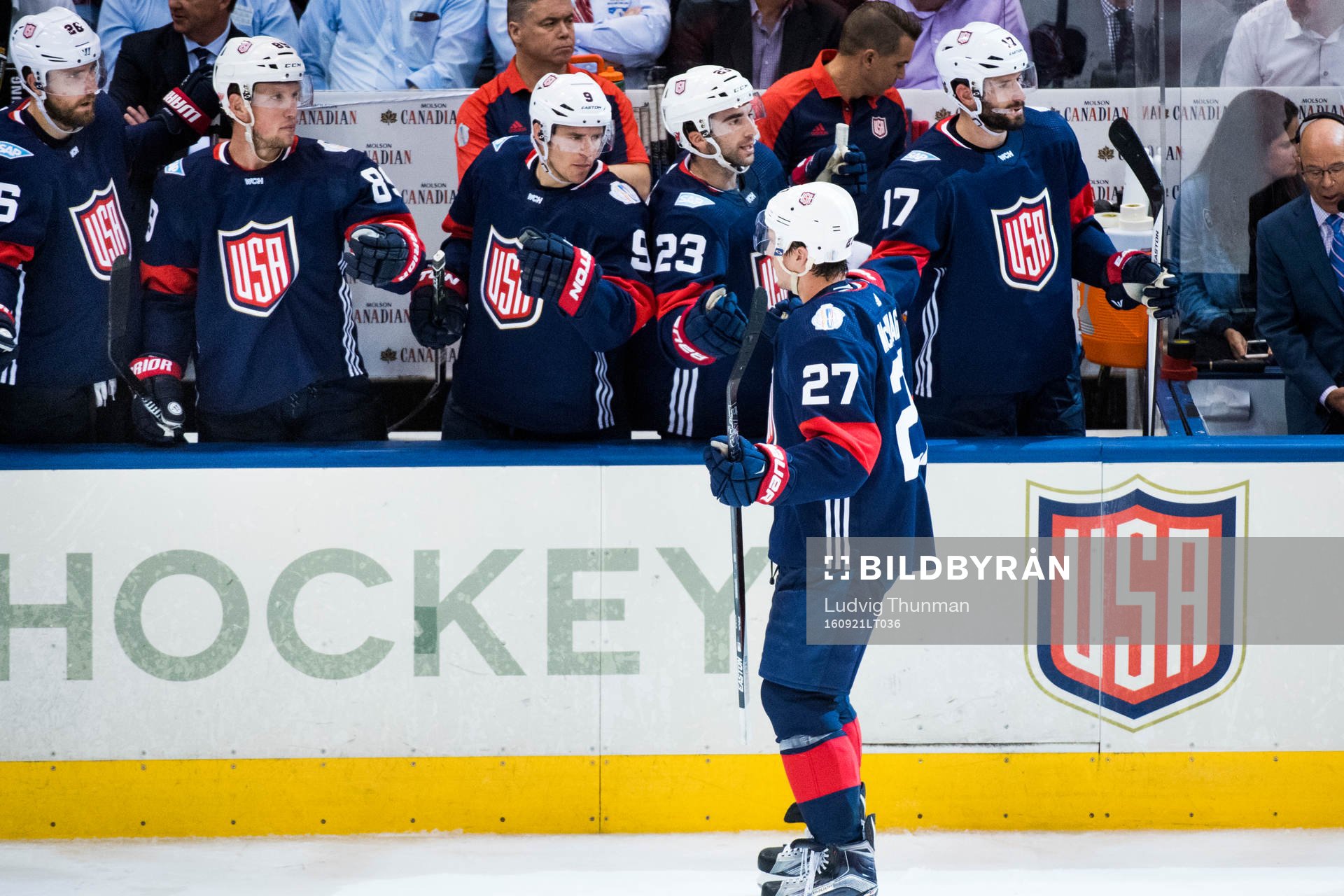 s Ryan McDonagh jublar med bänken