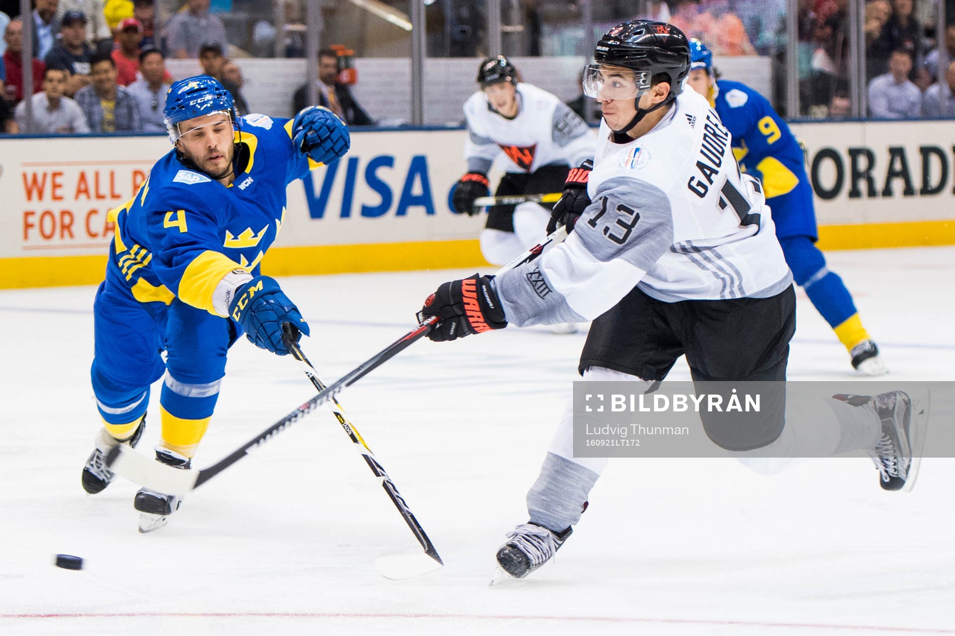 Sveriges Niklas Hjalmarsson och Nordamerikas Johnny Gaudreau