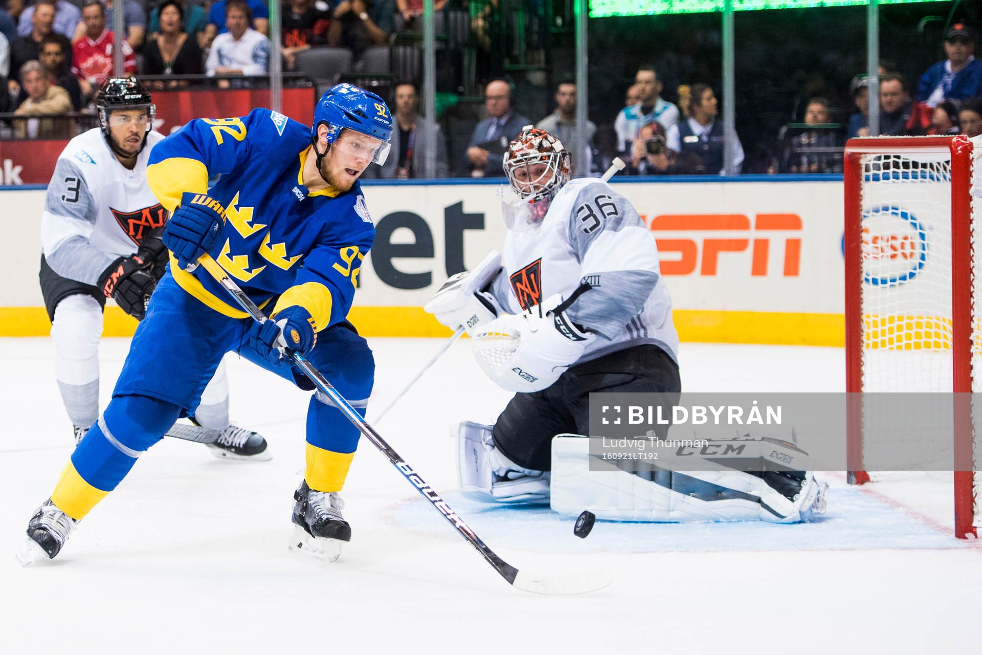 Sveriges Gabriel Landeskog och Nordamerikas målvakt John