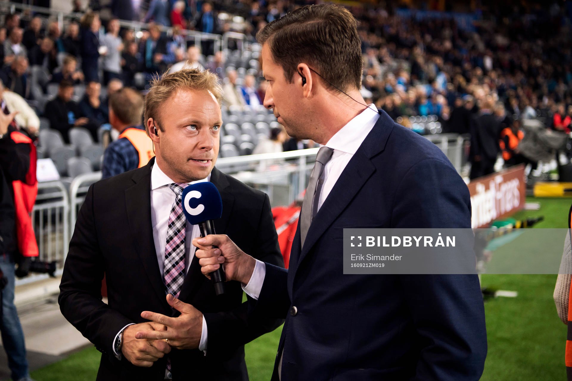 Anders Andersson, expert för C More blir intervjuad av