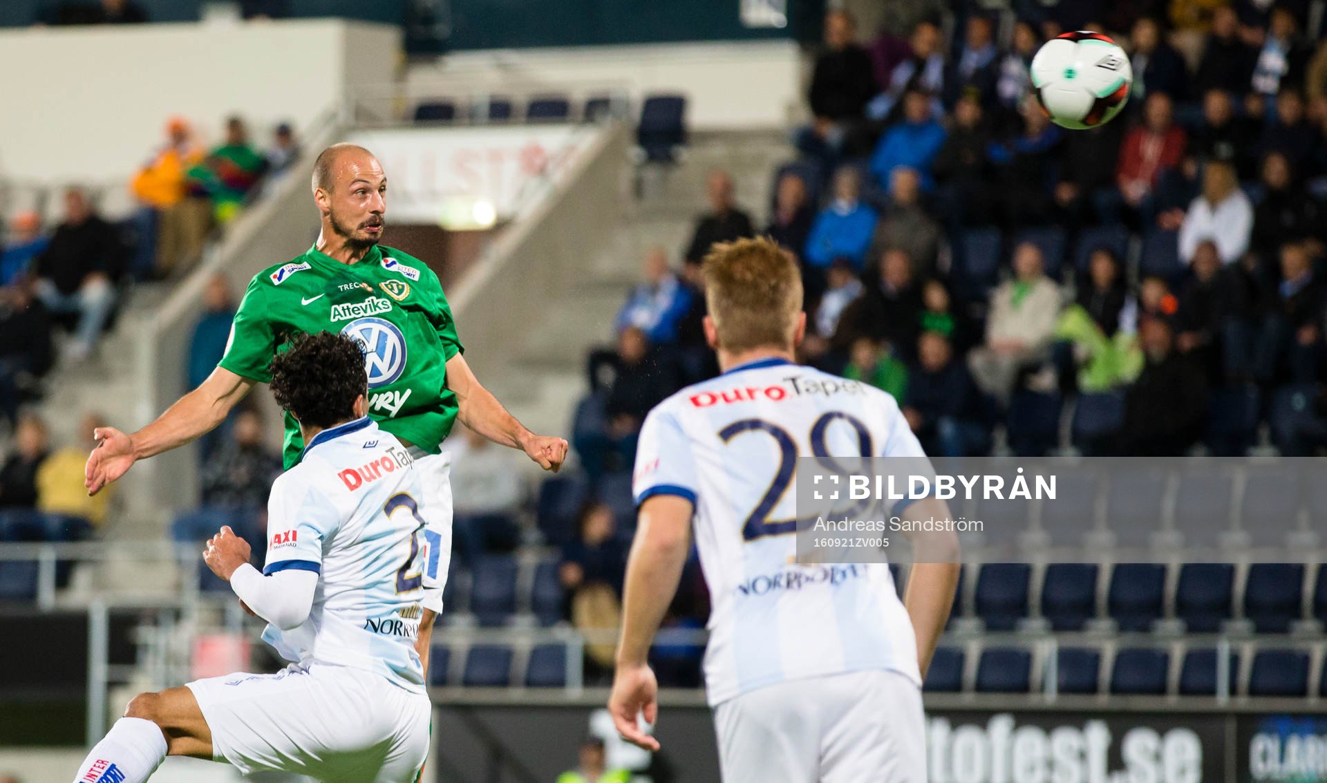 Jönköpings Pär Eriksson nickar in 0-1