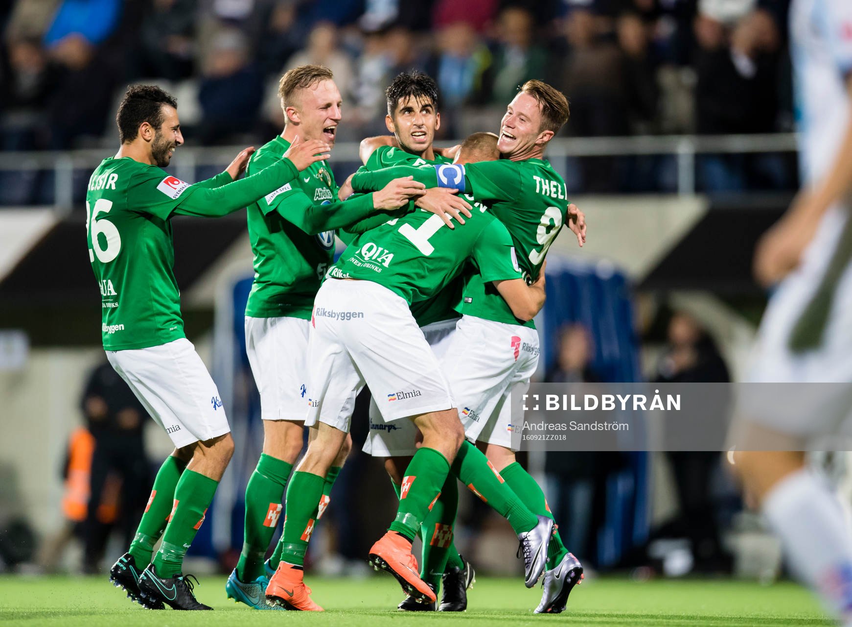 Jönköpings Pär Eriksson (m) gör 0-1 och gratuleras av André Calisir (v), Joakim Karlsson (2:a vänster), Alejandro Fernandez Portillo och Tommy Thelin (h) under fotbollsmatchen i Allsvenskan mellan Gefle och Jönköping den 21 September 2016 i Gefle.