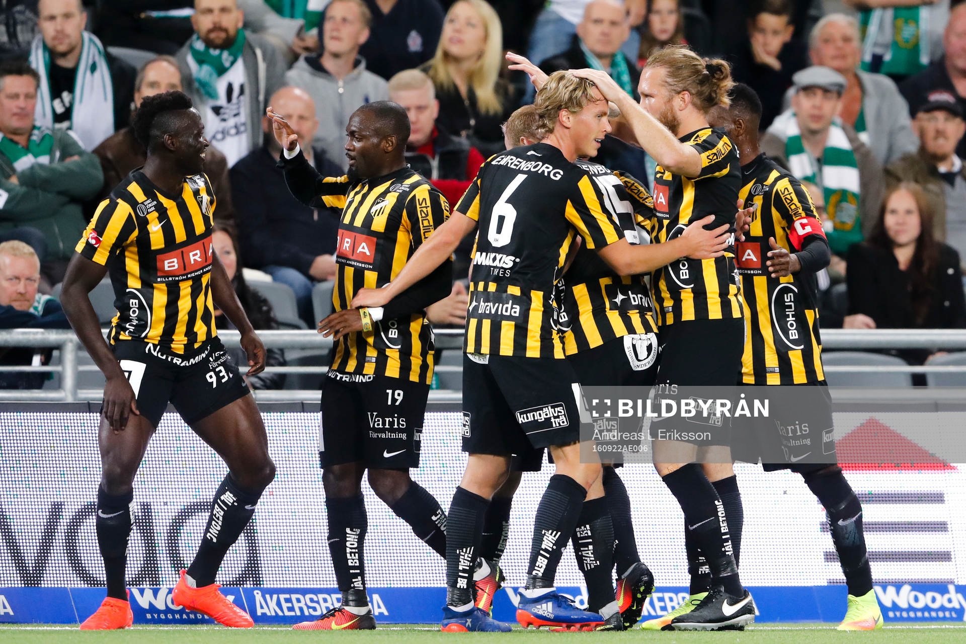 Häckens spelare jublar