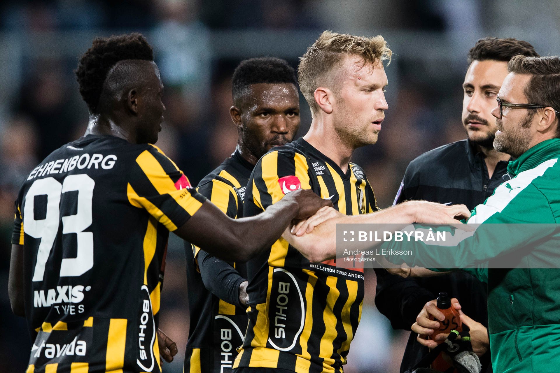 Häckens Alhassan Kamara och Mohammed Abubakari hjälper