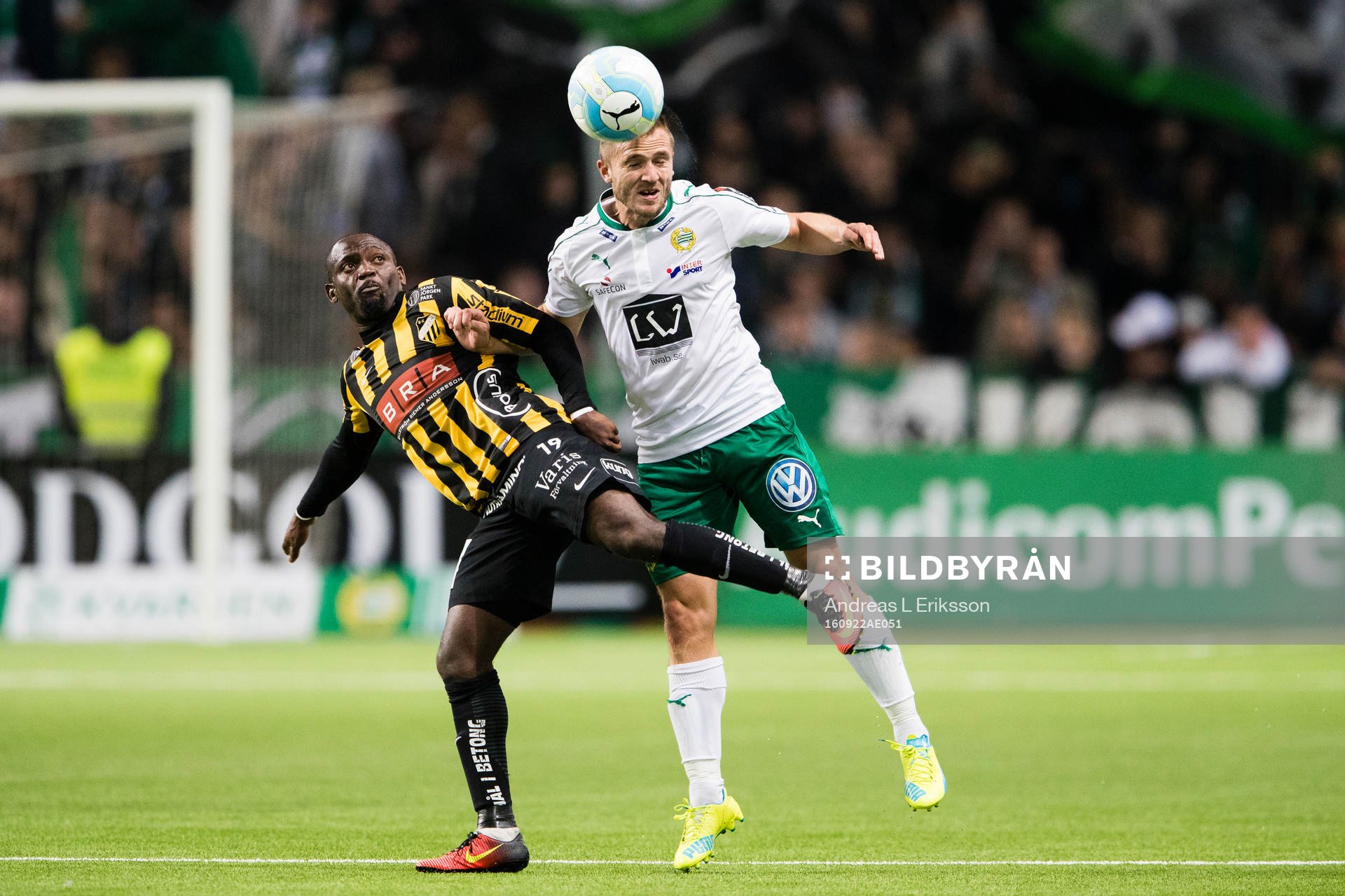 Häckens John Owoeri och Hammarbys Mats Solheim