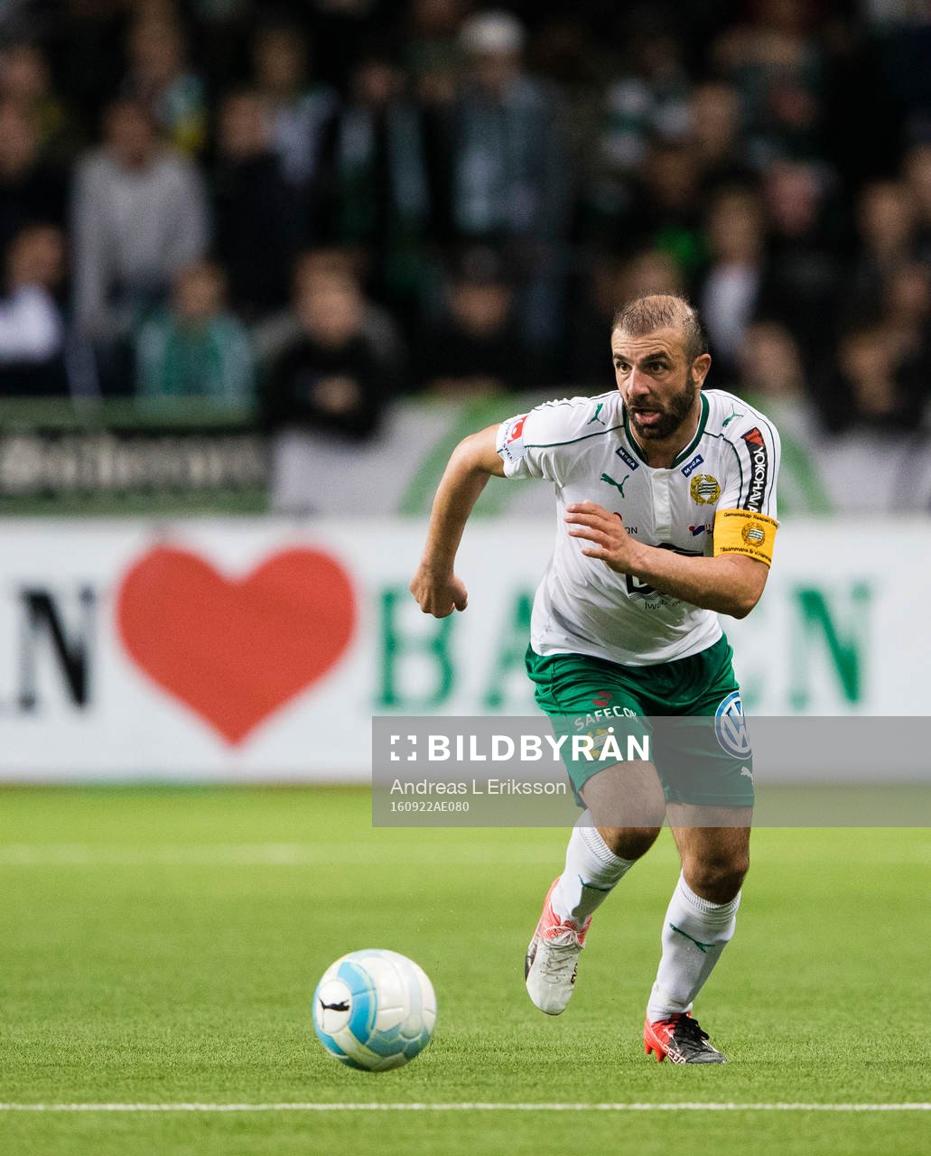 Hammarbys Kennedy Bakircioglu med bollen