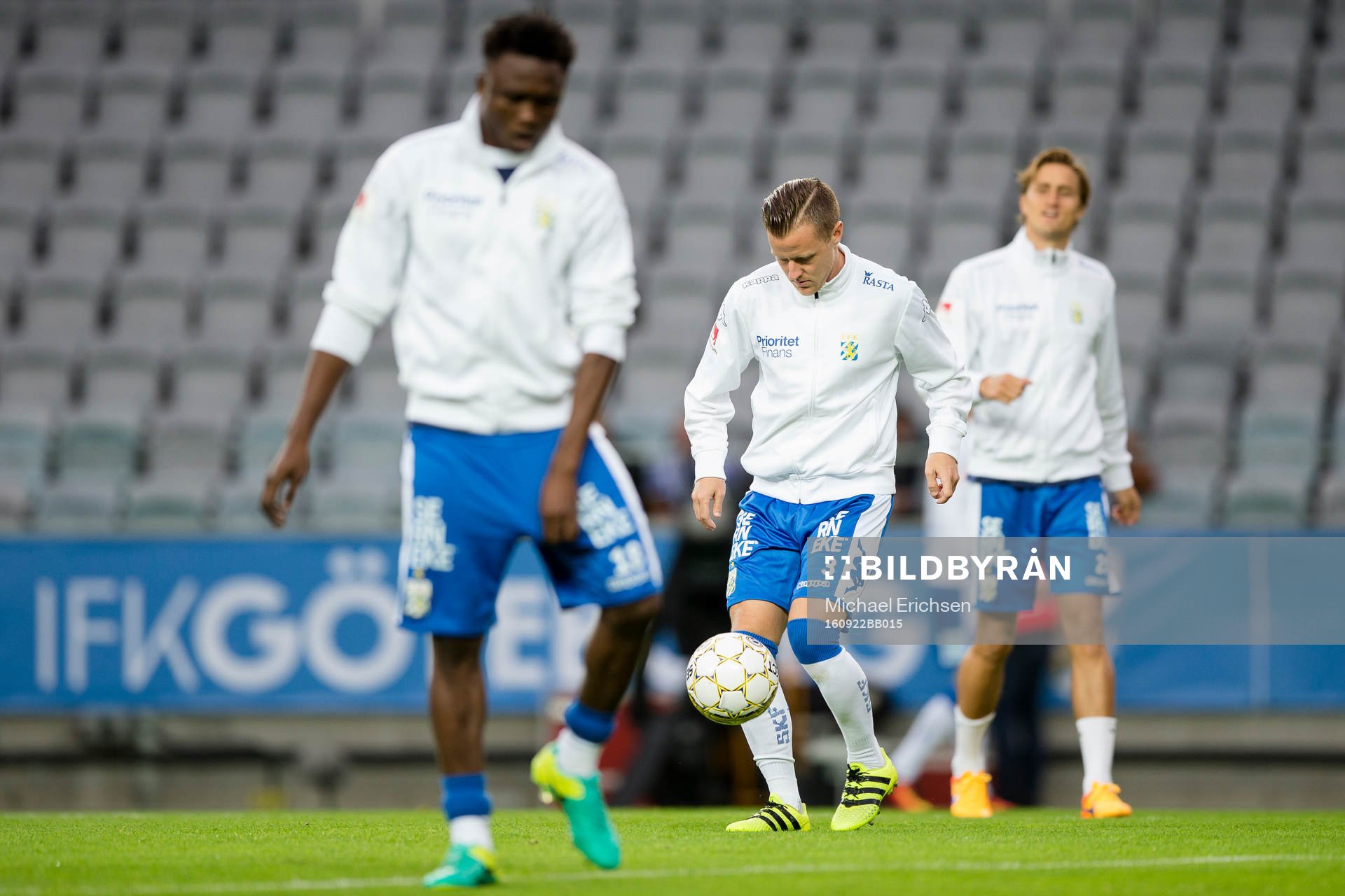 IFK Göteborgs Scott Jamieson värmer upp innan