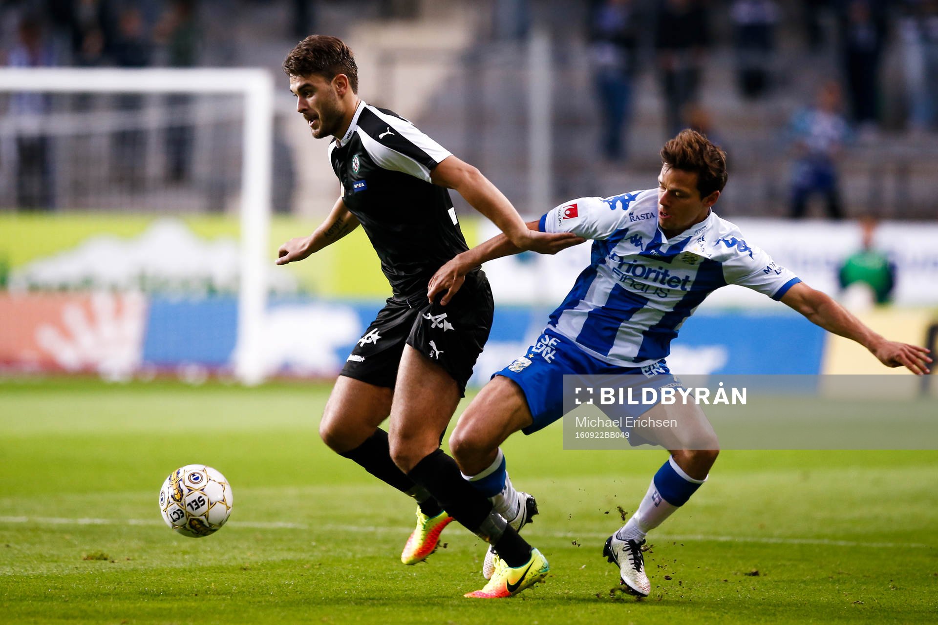 Örebros Astrit Ajdarevic och IFK Göteborgs Mads Albaek