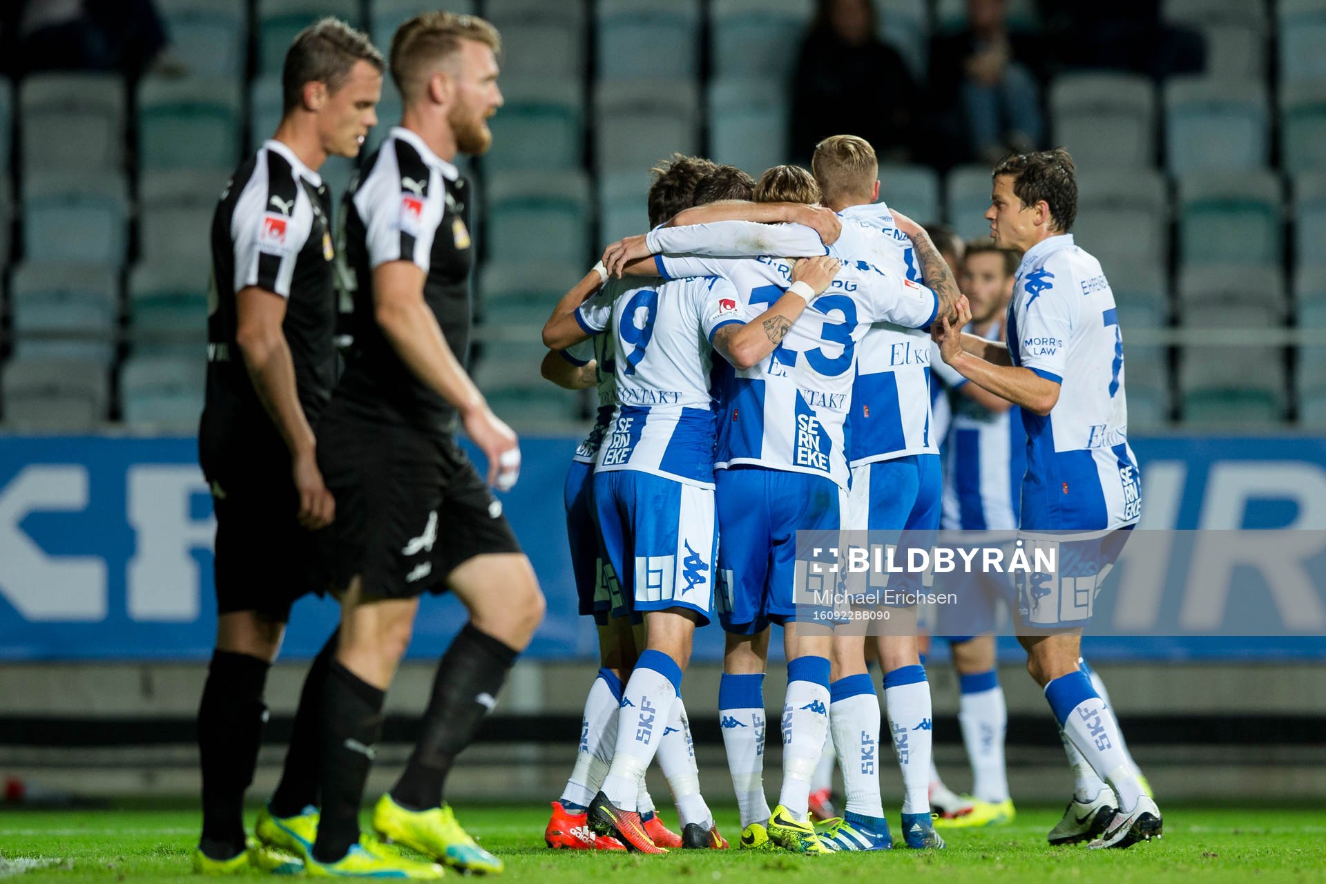 IFK Göteborgs Tobias Hysén omfamnas