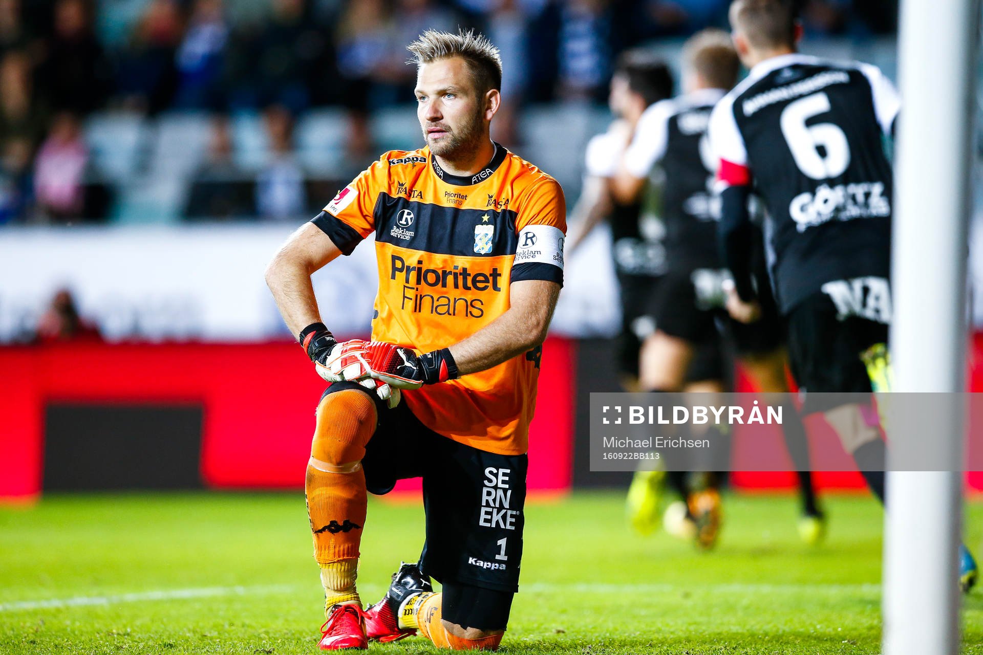 IFK Göteborgs målvakt John Alvbåge deppar