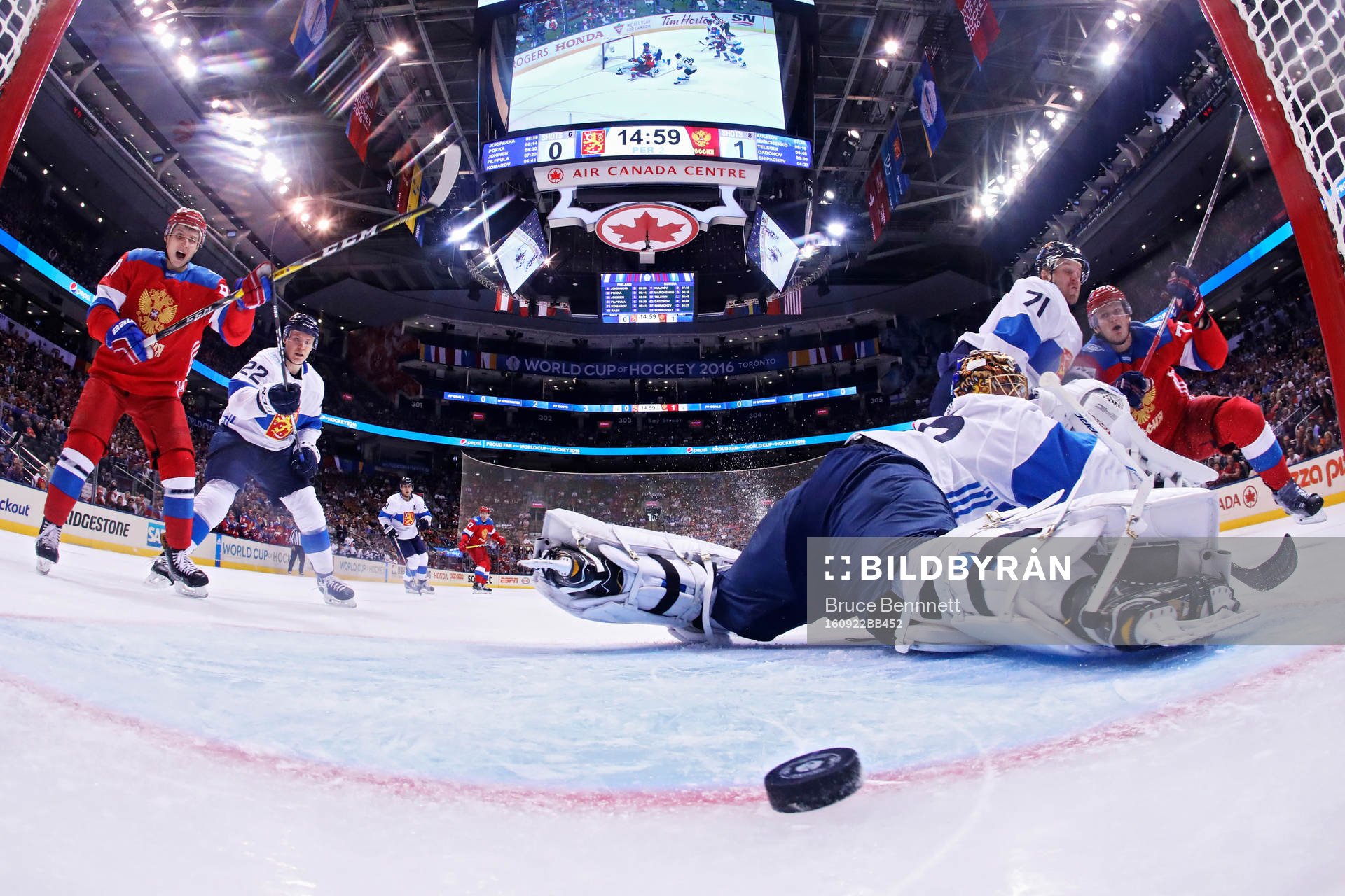 Rysslands Vladimir Tarasenko gör 0-1 bakom Finlands