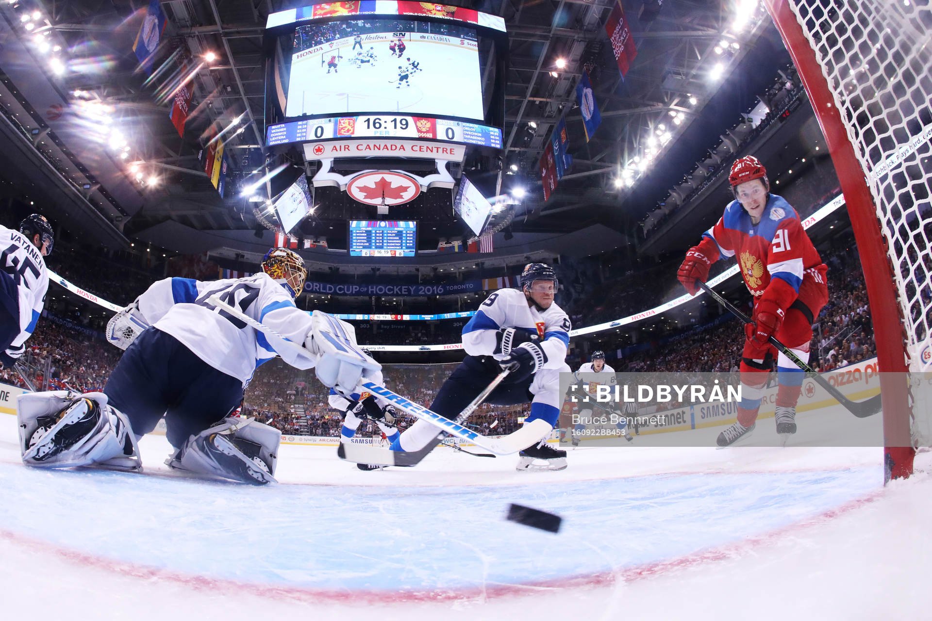 Rysslands Vladimir Tarasenko gör 0-1 bakom Finlands