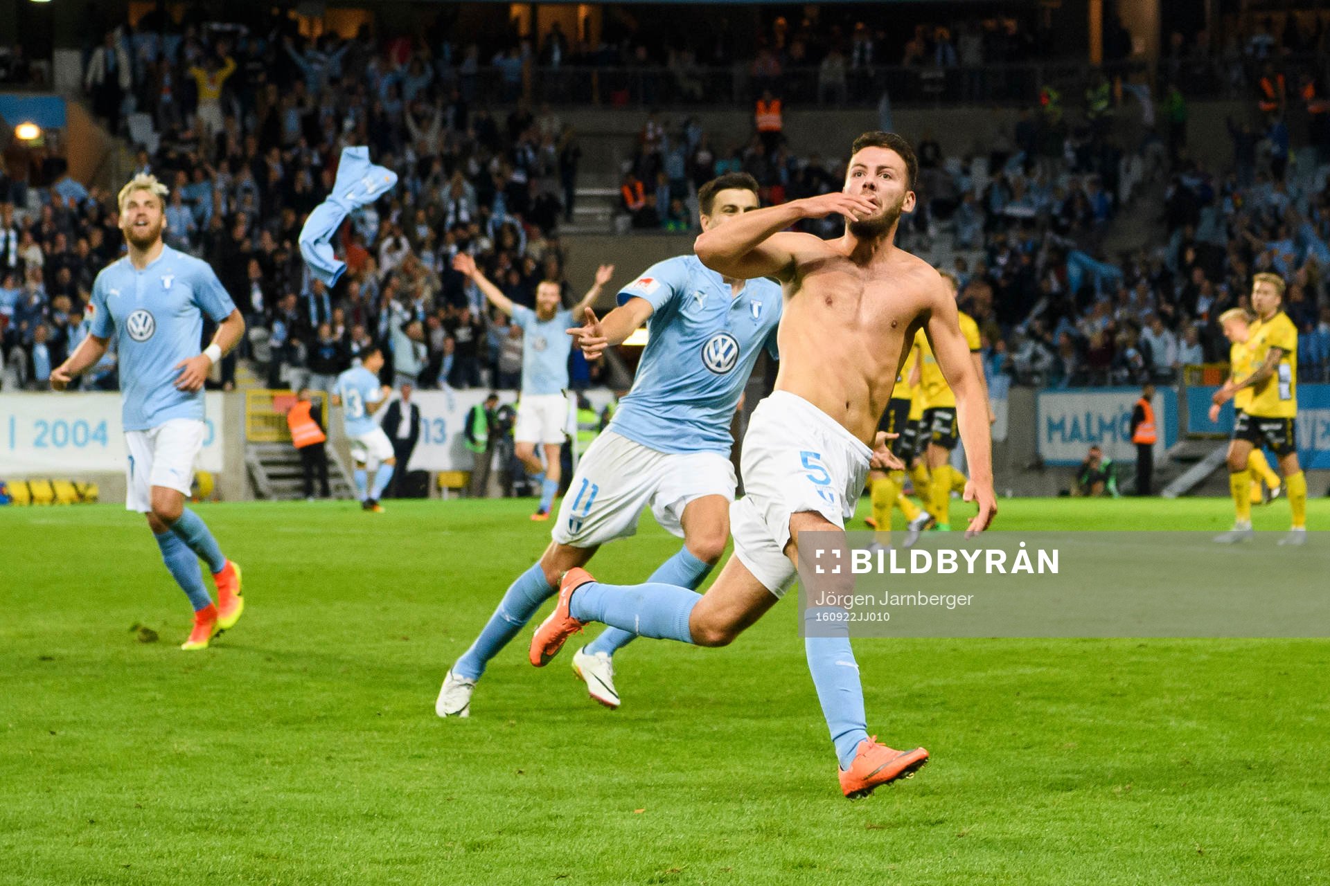 Malmö FFs Erdal Rakip jobbar