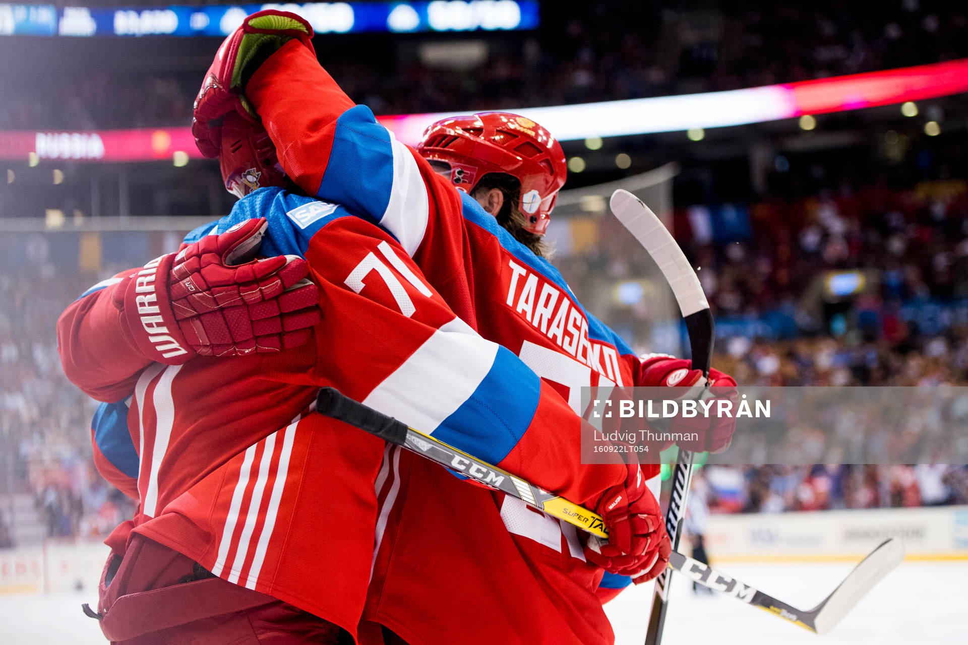 Rysslands Evgeni Malkin jublar med Vladimir Tarasenko
