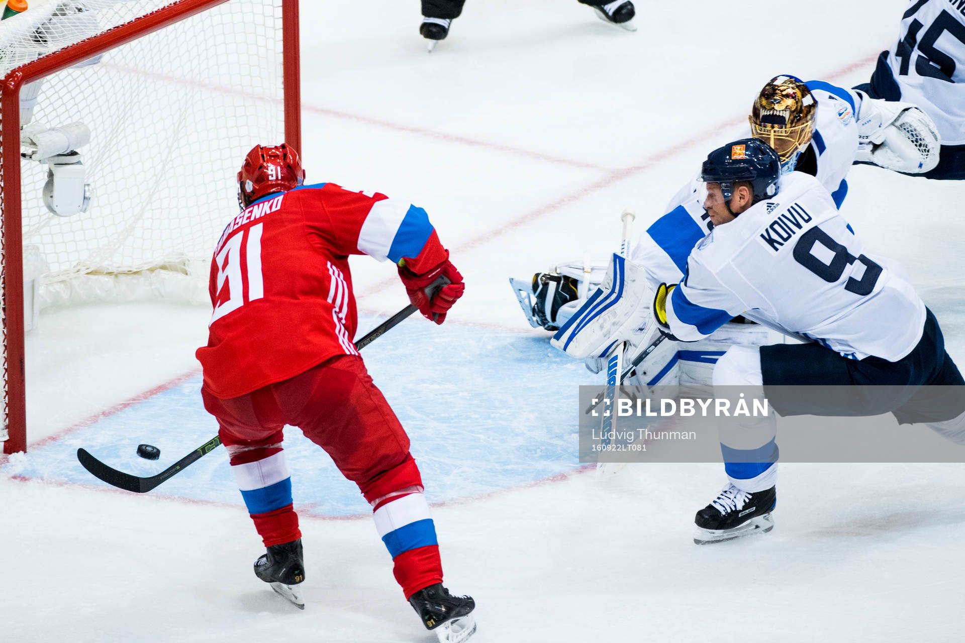 Rysslands Vladimir Tarasenko gör 0-1 bakom Finlands